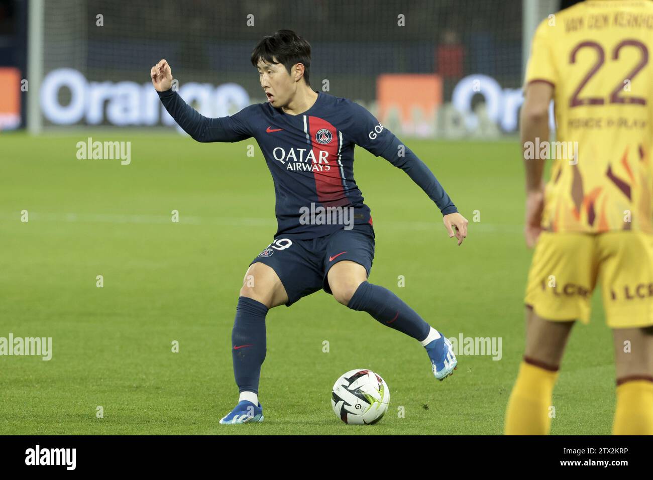 Lee Kang-in del PSG durante la partita di calcio del campionato francese di Ligue 1 tra il Paris Saint-Germain e l'FC Metz il 20 dicembre 2023 allo stadio Parc des Princes di Parigi Foto Stock