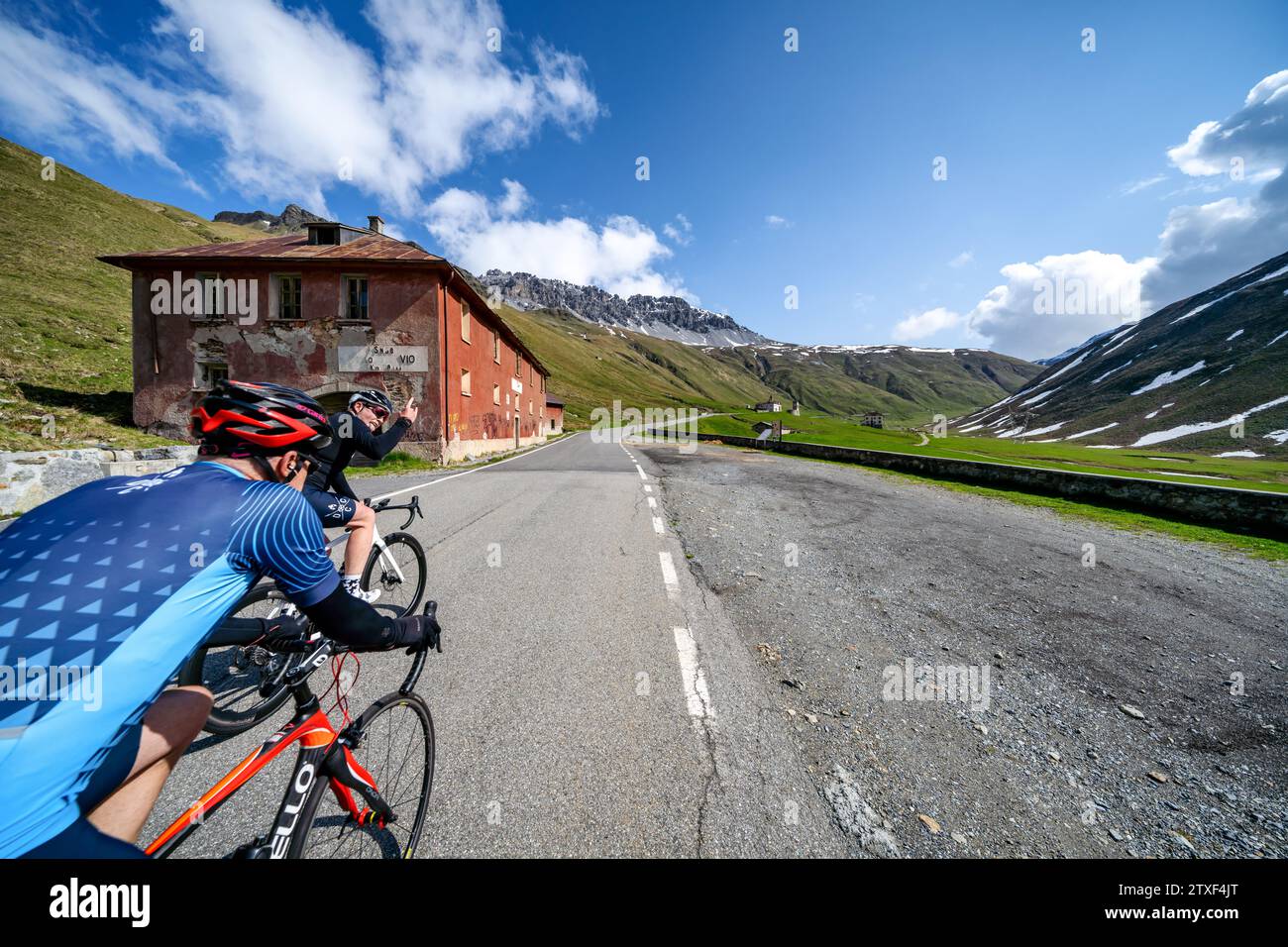 Ciclismo su strada al passo dello Stelvio vicino a Bormio, Italia Foto Stock