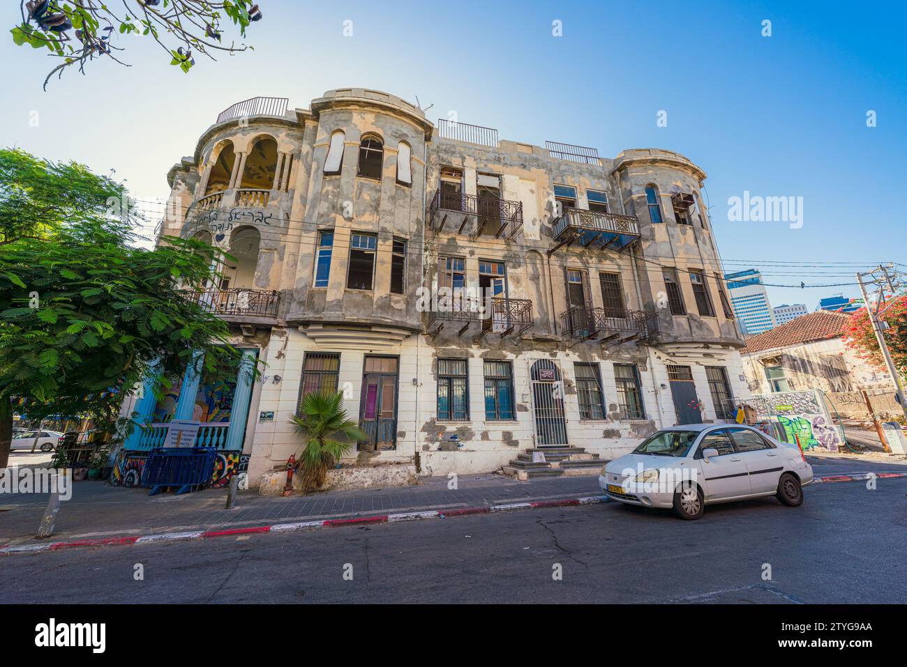 Tel Aviv, Israele. 30 settembre 2023. Vecchio edificio nella zona di HaCarmel St Foto Stock