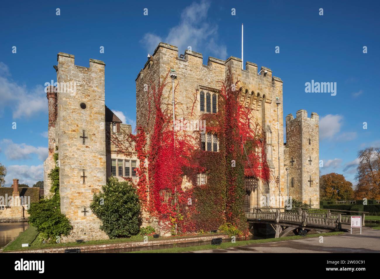 Inghilterra, Kent, Edenbridge, Hever, Hever Castle in autunno Foto Stock