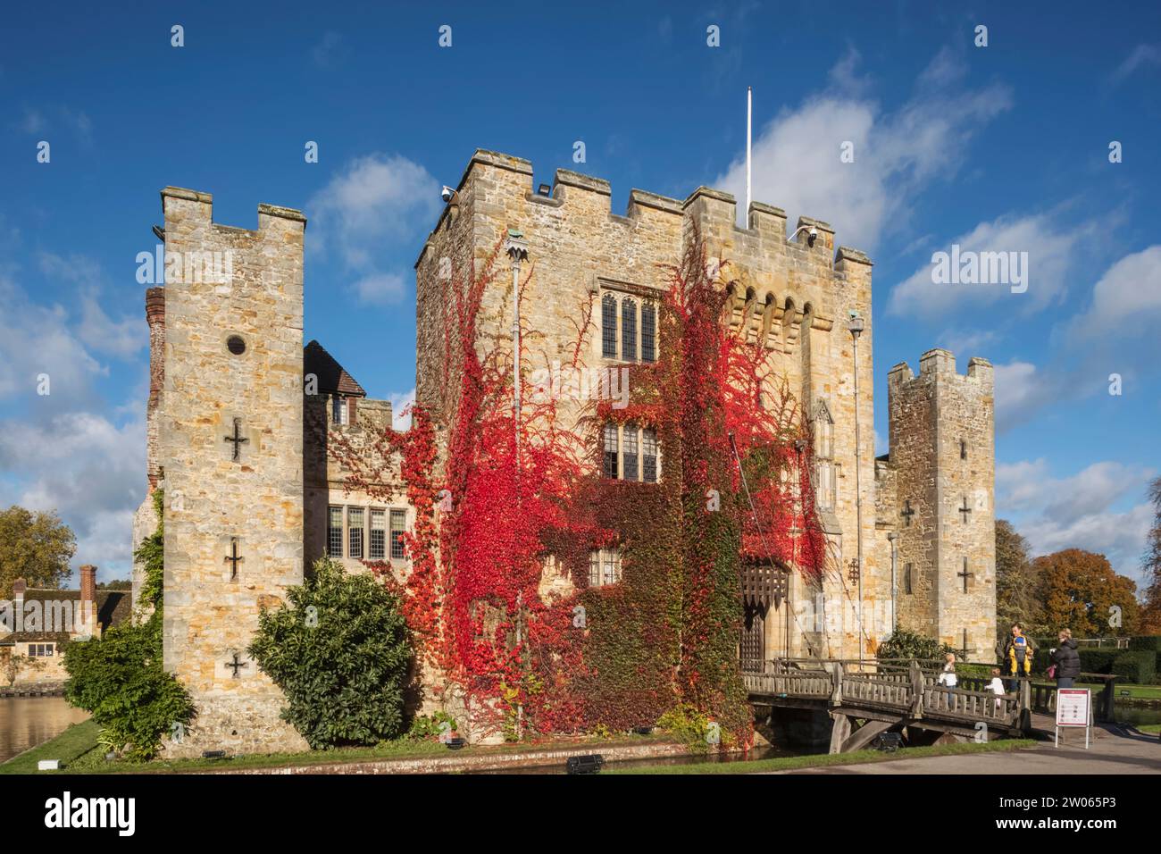 Inghilterra, Kent, Edenbridge, Hever, Hever Castle in autunno Foto Stock