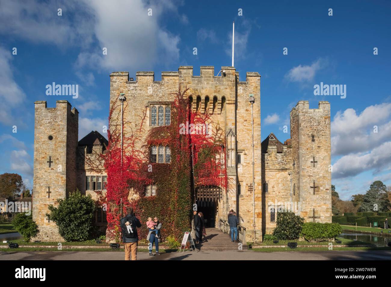 Inghilterra, Kent, Edenbridge, Hever, Hever Castle in autunno Foto Stock