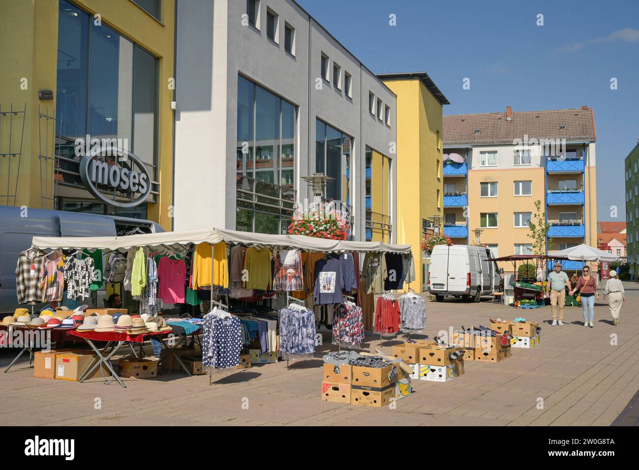 Wochenmarkt, billige Textilien, Stand, AM Markt, Fürstenwalde, Landkreis Oder-Spree, Brandeburgo, Deutschland Foto Stock