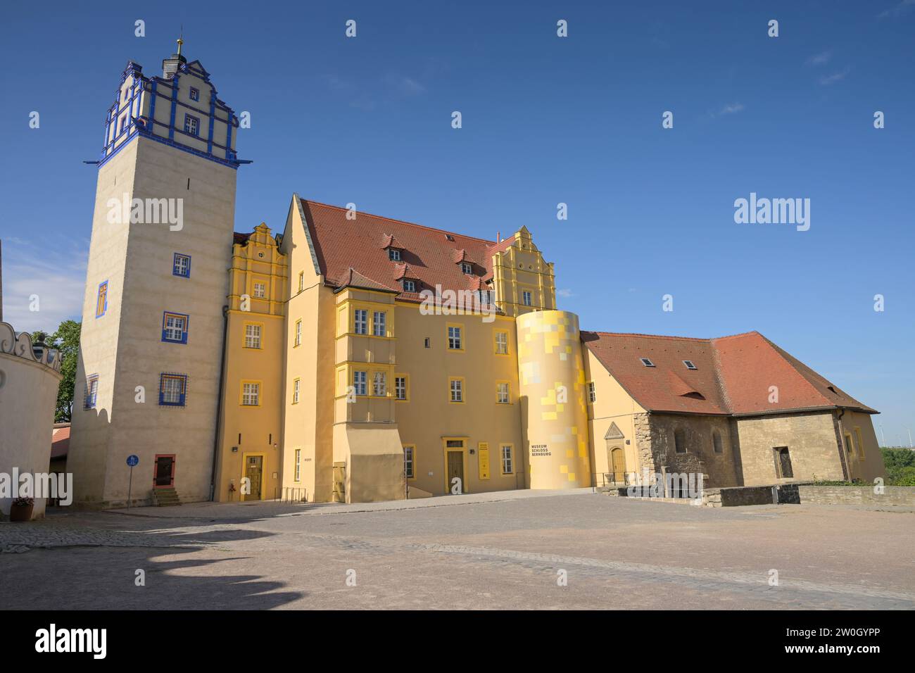 Blauer Turm, Altes Haus mit Museum, Schloss, Bernburg, Salzlandkreis, Sachsen-Anhalt, Deutschland Foto Stock