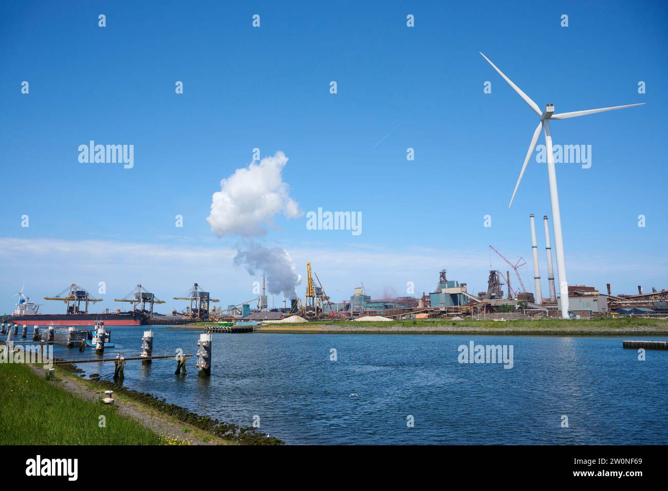 Vista della fabbrica di acciaio Tata a IJmuiden, Paesi Bassi Foto Stock