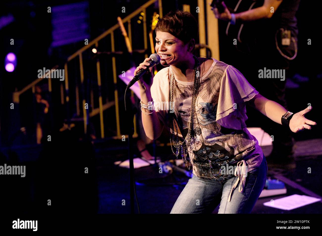 Milano Italia 2009-10-08: Alessandra Amoroso, cantante italiana, concerto dal vivo al Limelight Foto Stock