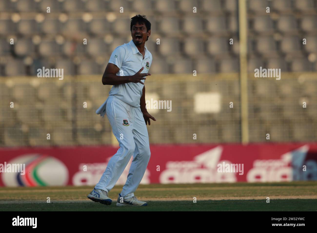 Taijul Islam, lanciatore della spina dorsale bengalese, celebra il primo test Day Four in Bangladesh-nuova Zelanda al Sylhet International Cricket Stadium, Lakkatura, Foto Stock