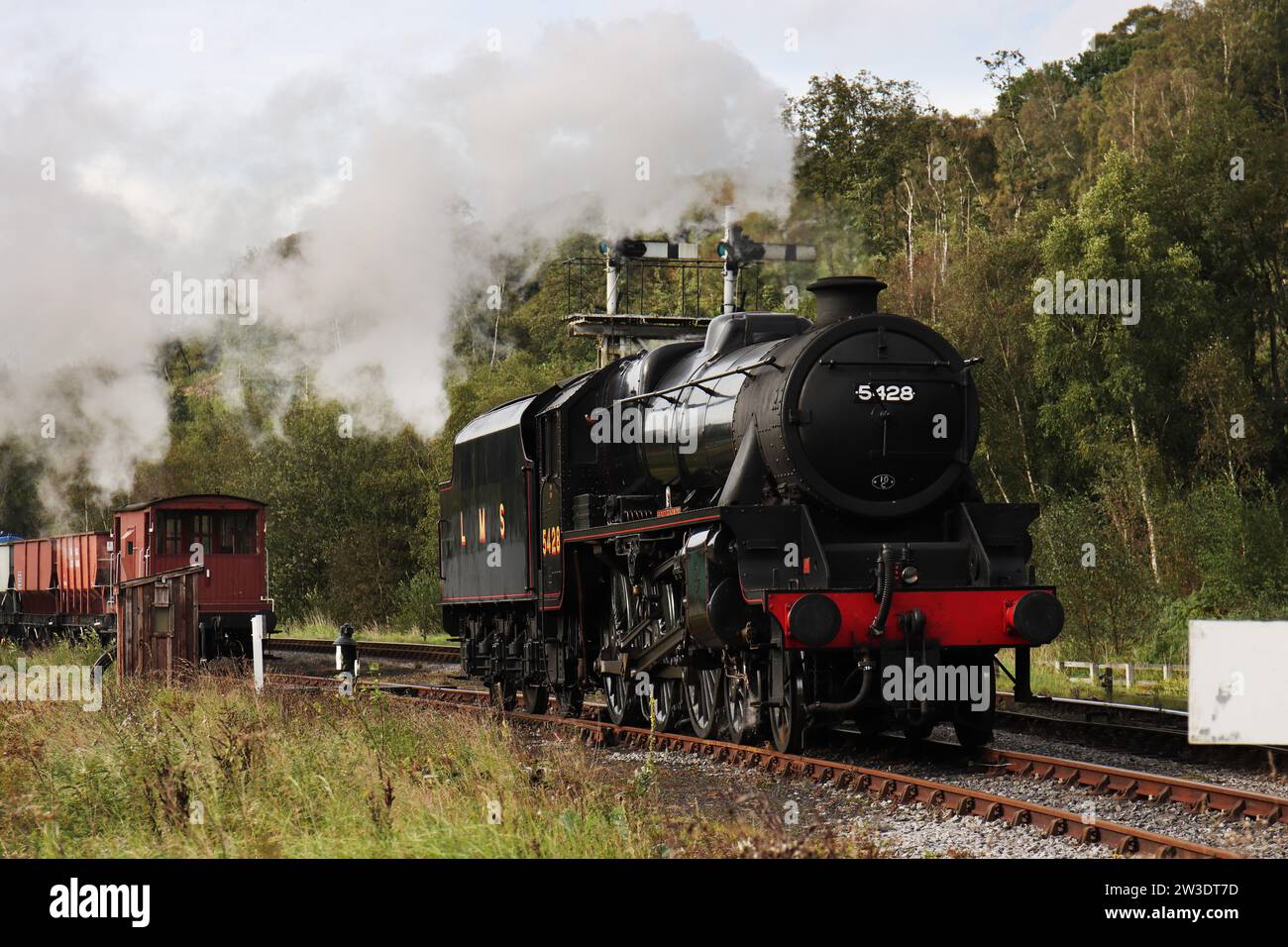 North Yorkshire Moors Railway, 50th Anniversary Steam Gala, 2023 - locomotiva 5428 Eric Treacy a Levisham Foto Stock