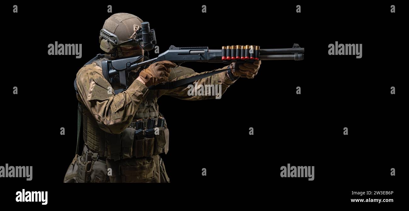 Immagine di un soldato americano che prende la mira con un fucile. Il concetto di operazioni speciali militari. Gruppo SWAT. Supporti misti Foto Stock