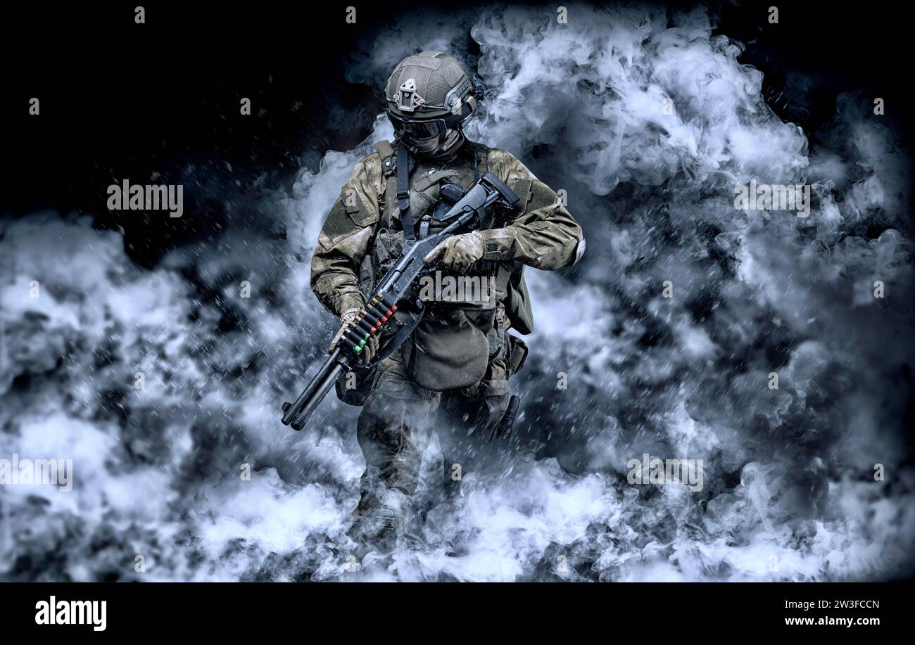Un soldato americano esce dal fumo sul campo di battaglia. Il concetto di operazioni speciali militari. Giochi per computer. Supporti misti Foto Stock