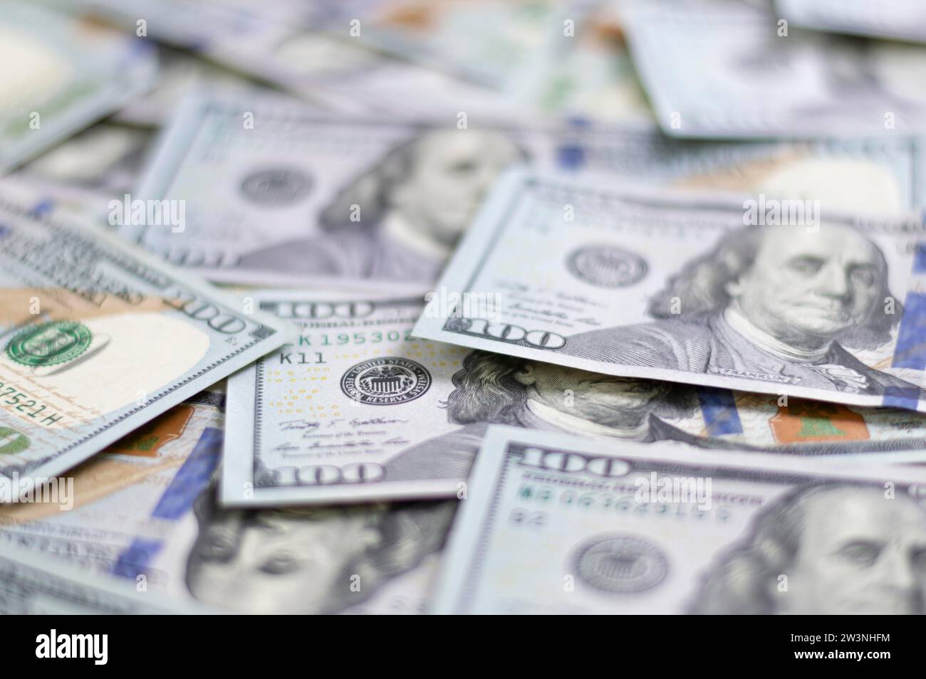 Cento banconote da dollari. Dollari americani in contanti. Contante banconote da cento dollari, immagine di sfondo in dollari ad alta risoluzione. Supporti misti Foto Stock