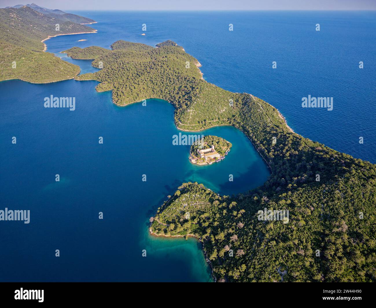 Vista dell'isola di Mljet in Croazia. Il Parco Nazionale copre la parte occidentale dell'isola, che molti considerano la più affascinante dell'Adriatico. Foto Stock