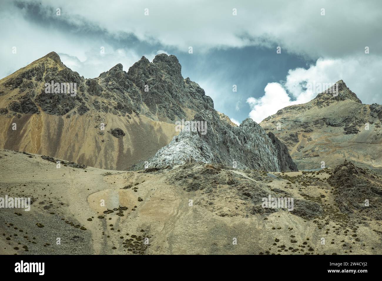 Paesaggio montano negli altopiani andini, alto de Ticlio, Perù Foto Stock