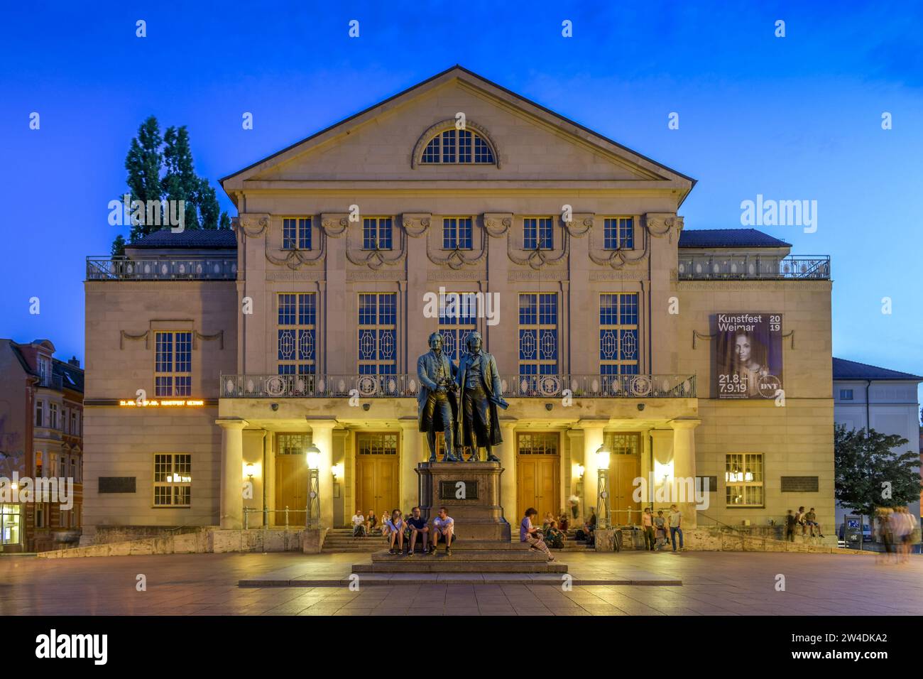 Goethe-Schiller-Denkmal, Deutsches Nationaltheater, Theaterplatz, Weimar, Thüringen, Deutschland Foto Stock