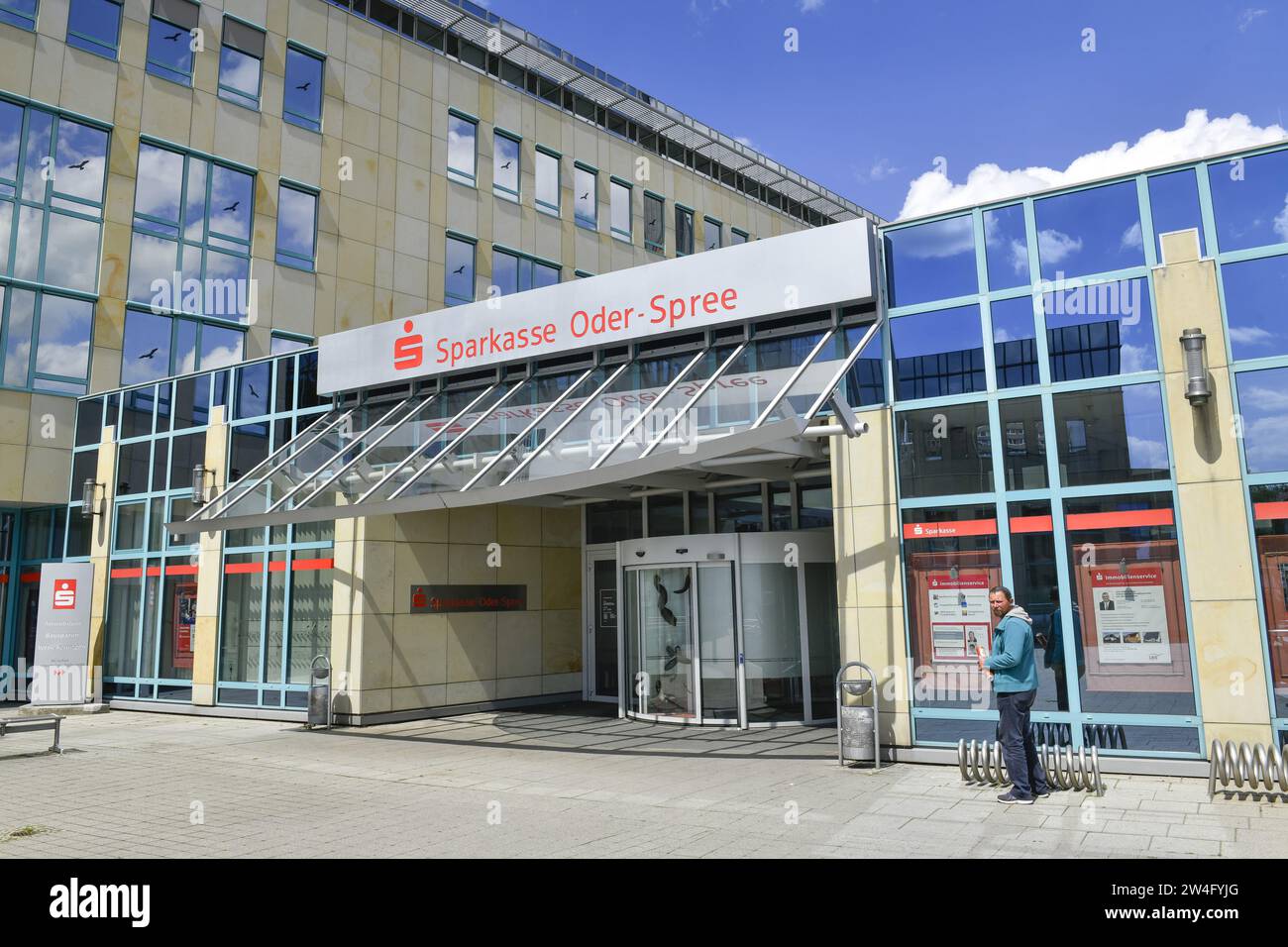 Hauptgeschäftsstelle, Oder-Spree Sparkasse, Franz-Mehring-Straße, Francoforte sull'Oder, Brandeburgo, Deutschland Foto Stock