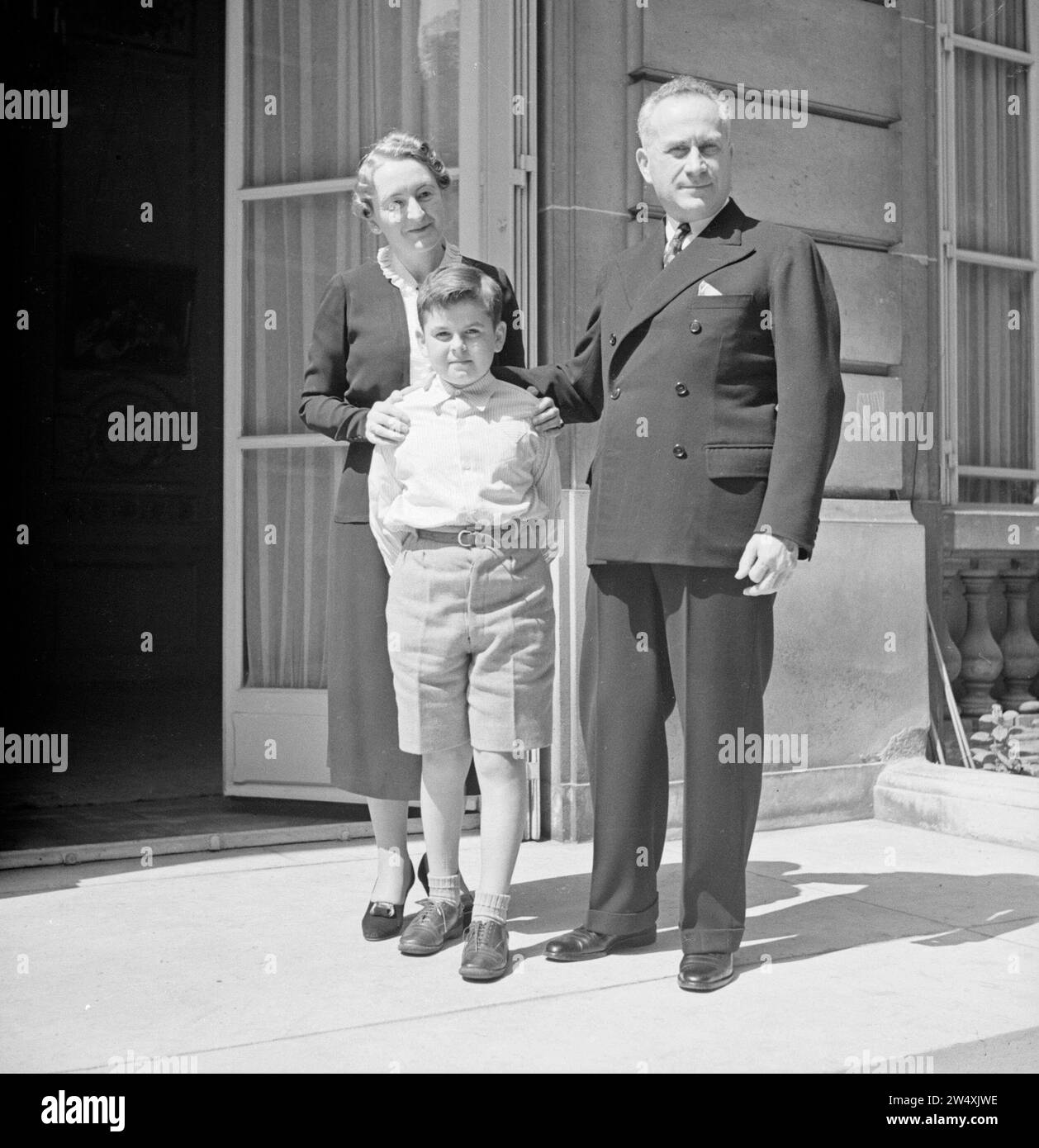 Il diplomatico ceco e slovacco Štefan Osusky, la moglie Pavla e il figlio Stefan CA. 1939 Foto Stock