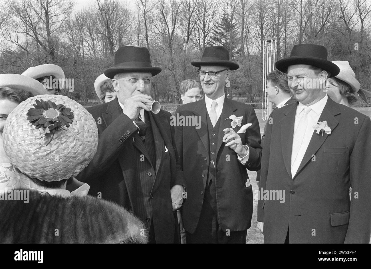 L'ambasciatore americano nei Paesi Bassi, John S. Rice, ha aperto il Linnaeushof a Bennebroek, California. 21 aprile 1964 Foto Stock