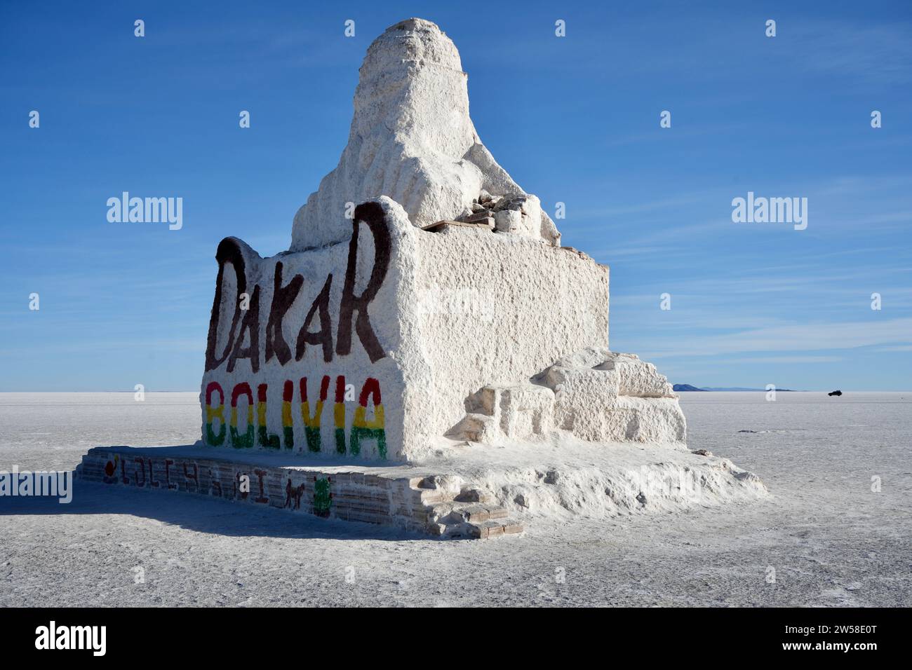 La Dakar Rally Salt Sculpture sulle saline. Uyuni Salt Flat, Bolivia. Foto Stock