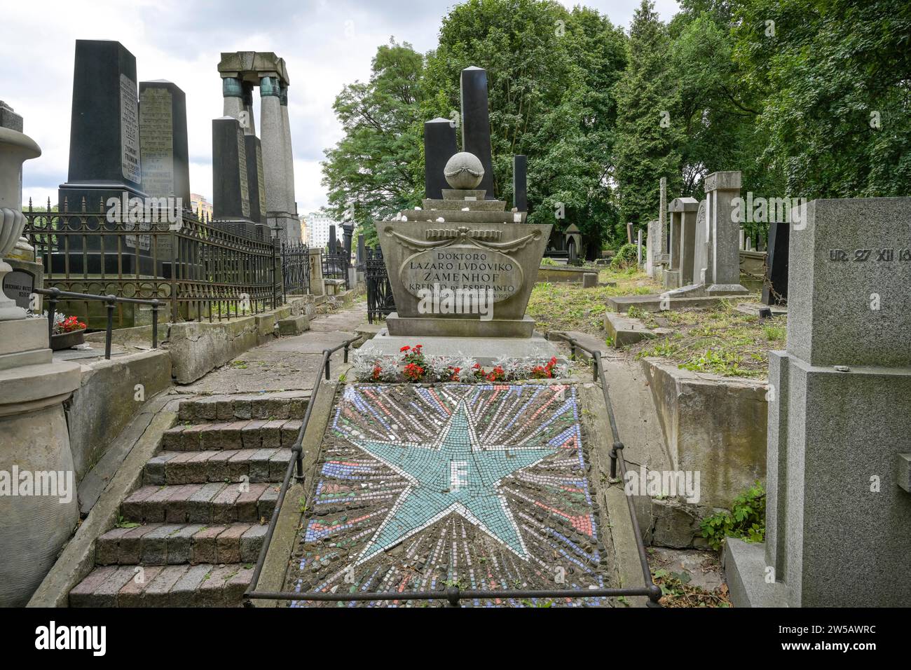 Lapide, tomba d'onore del linguista e inventore dell'esperanto Ludwik Lejzer Zamenhof, cimitero ebraico in via Okopowa, Varsavia, Mazovian Foto Stock