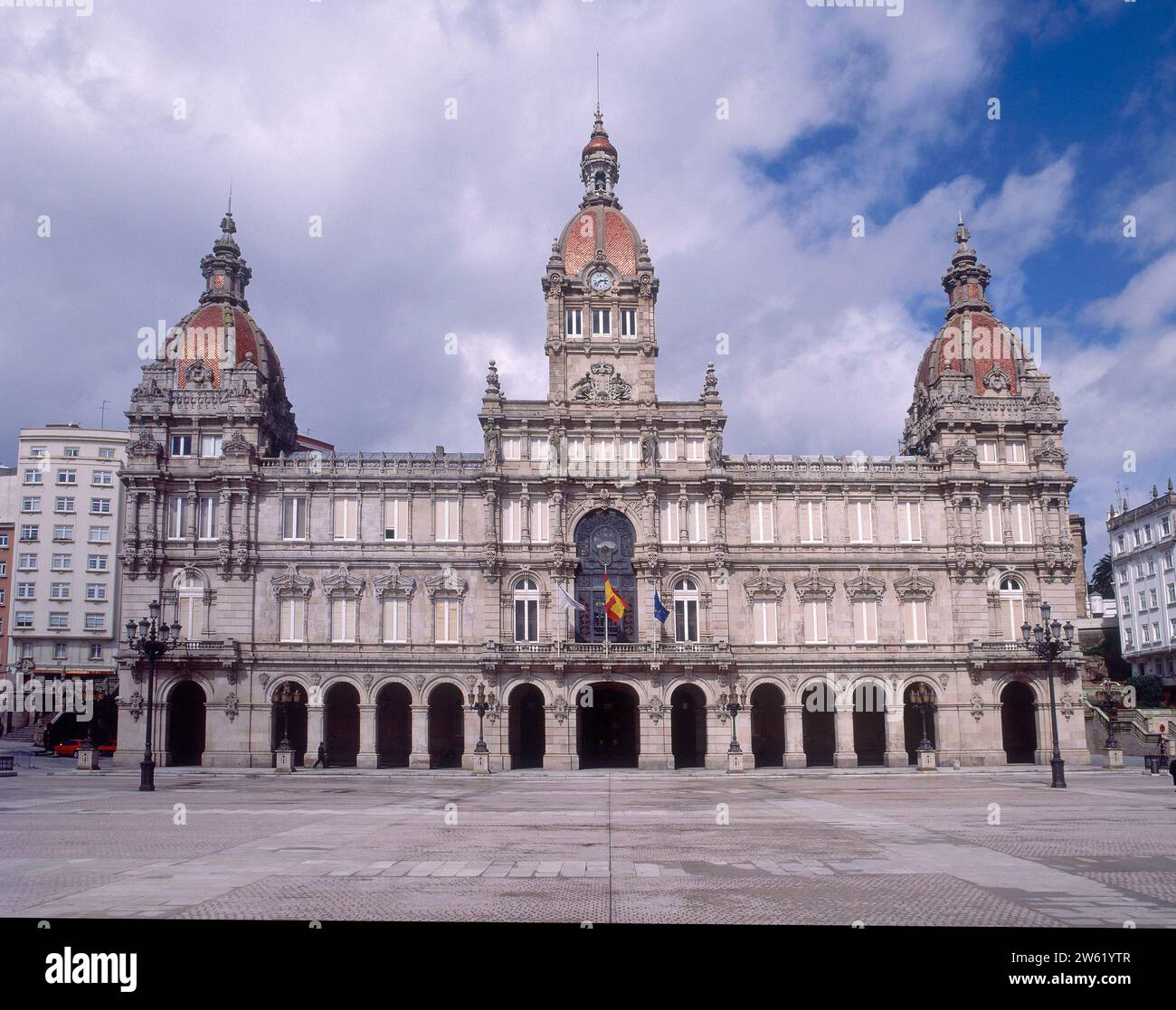 PALACIO MUNICIPAL EN LA PLAZA DE MARIA PITA - 1901/17 - FOTO AÑOS 00 SIGLO XXI. AUTORE: PEDRO MARIÑO Y ORTEGA (1865-1931). Ubicazione: AYUNTAMIENTO. LA CORUNA. UN CORUÑA. SPAGNA. Foto Stock