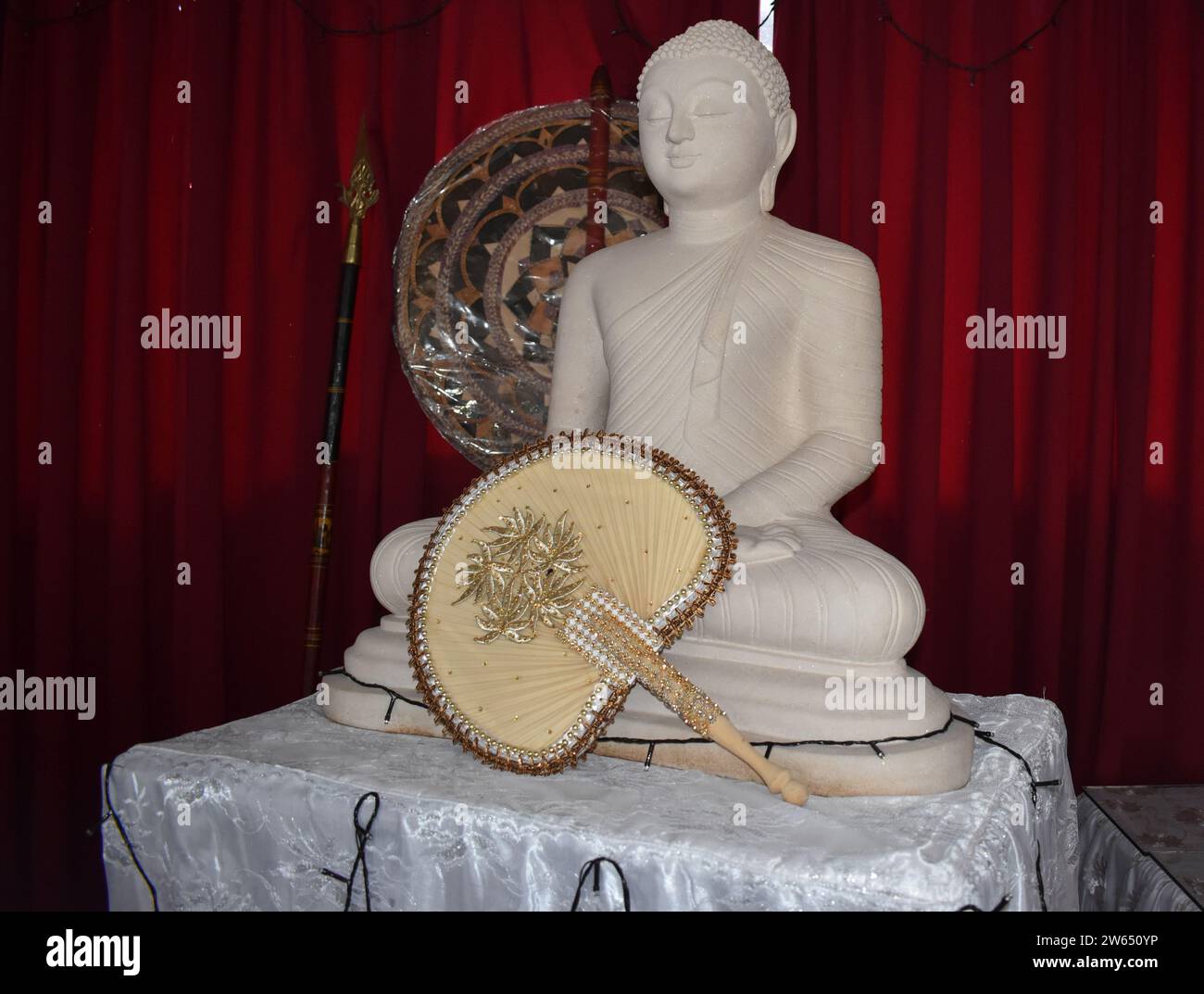 Una statua di Buddha in un tempio a Colombo, Sri Lanka. Foto Stock