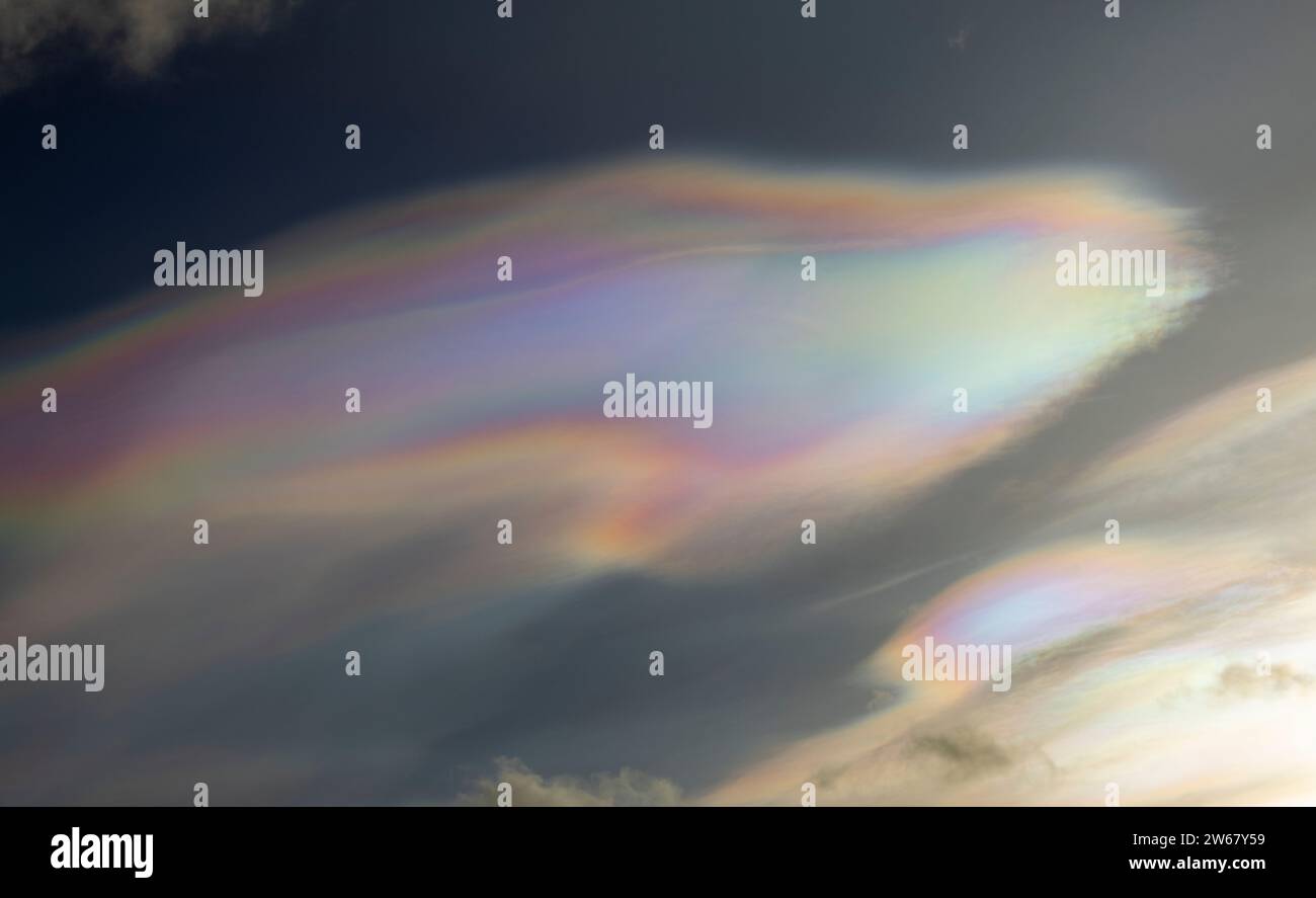 Rare "Rainbow Clouds" su Tynemouth 21.12.23 Foto Stock