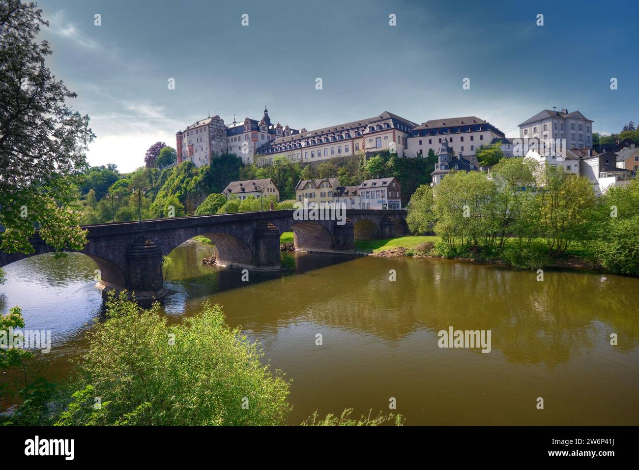 Fiume Lahn, Castello di Weilburg, Weilburg an der Lahn, Assia, Germania, Europa Foto Stock