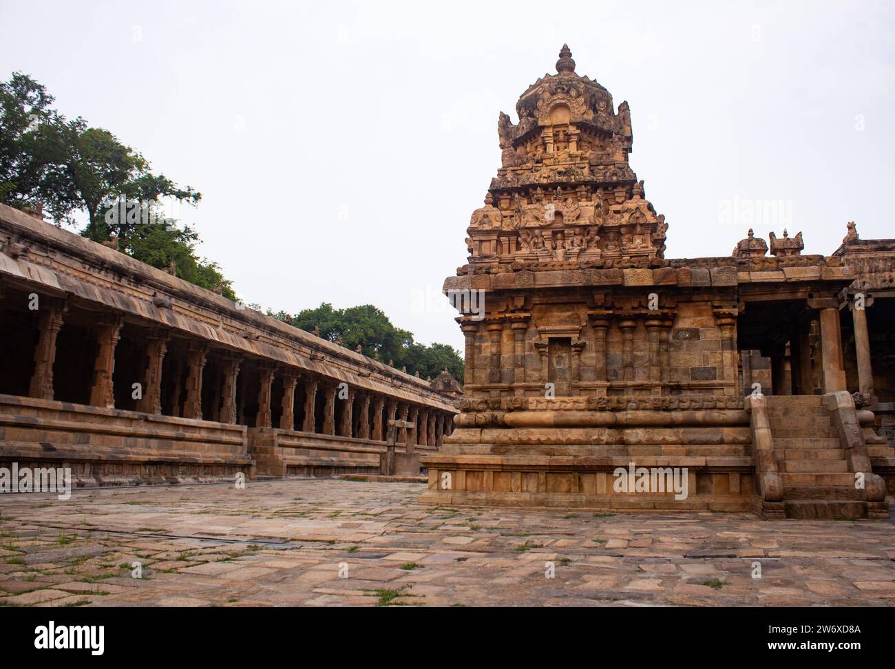 Complesso intorno al Tempio di Airavatesvara situato nella città di Darasuram a Kumbakonam, India. Foto Stock