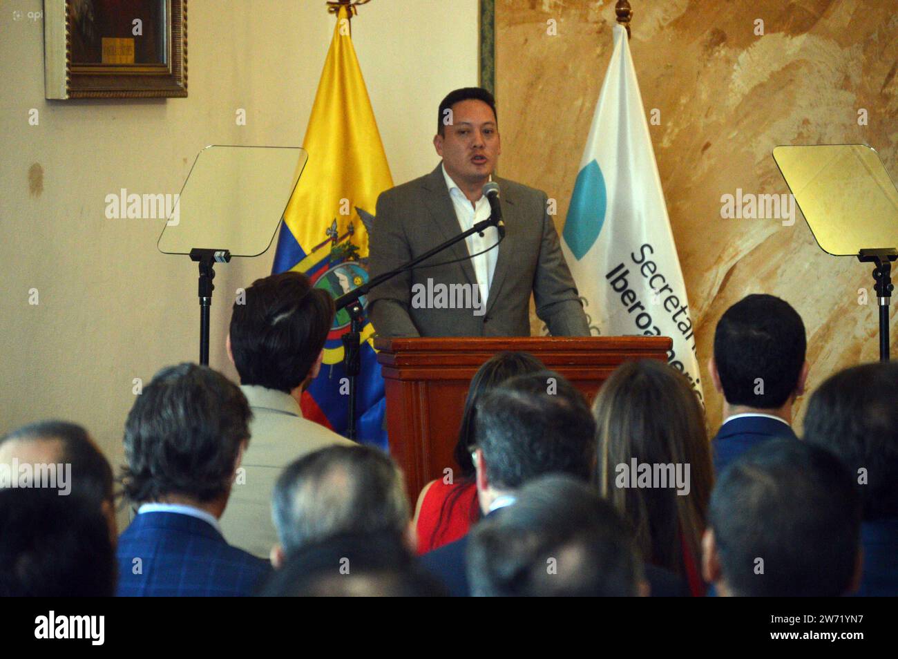 CUENCA-PRESIDENTE DANIEL NOBOA Cuenca,Ecuador 21 de diciembre de 2023 EN el Salon de ProcerÃ s de la gobernacion del Azuay el Presidente de la republica Daniel Noboa anuncio que la ciudad de Cuenca sera sede de la 29 CUMBRE IBEROAMERICANA evento que se realizara en el mes de noviembre del 2024. EN el evento estubieron el alcalde de Cuenca Cristhian Zamora,la ministra de Comercio y Exteriores Gabriela Sommerfeld y autoridades de la ciudad. foto Boris Romoleroux/API. SOI-CUENCA-PRESIDENTEDANIELNOBOA-c045900d8a60bba3ae802ef91751f829 *** CUENCA PRESIDENTE DANIEL NOBOA Cuenca, Ecuador 21 dicembre 2 Foto Stock