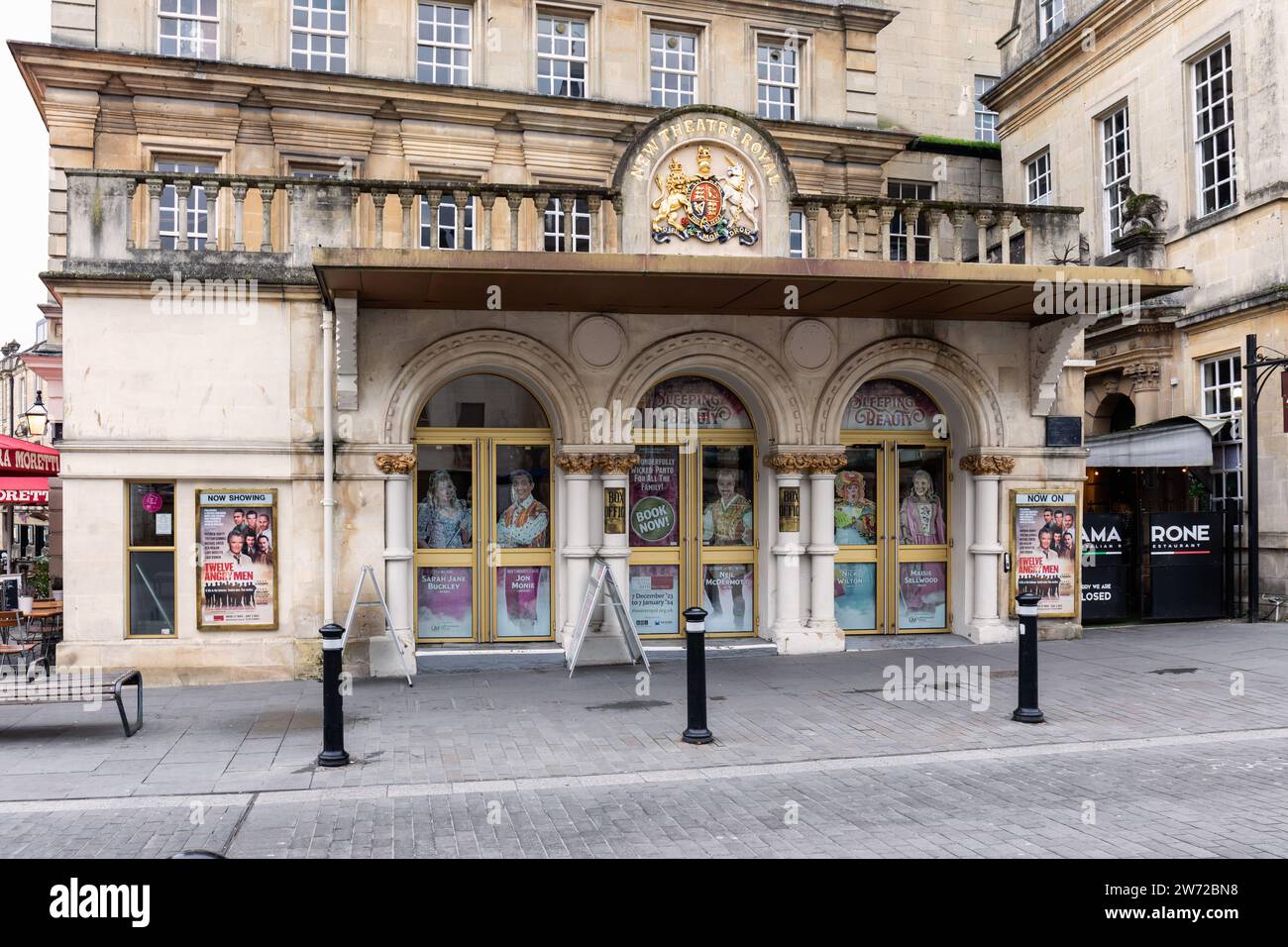 Il New Theatre Royal costruito nel 1805 e un edificio classificato di secondo grado nella città di Bath, Somerset, Inghilterra, Regno Unito Foto Stock