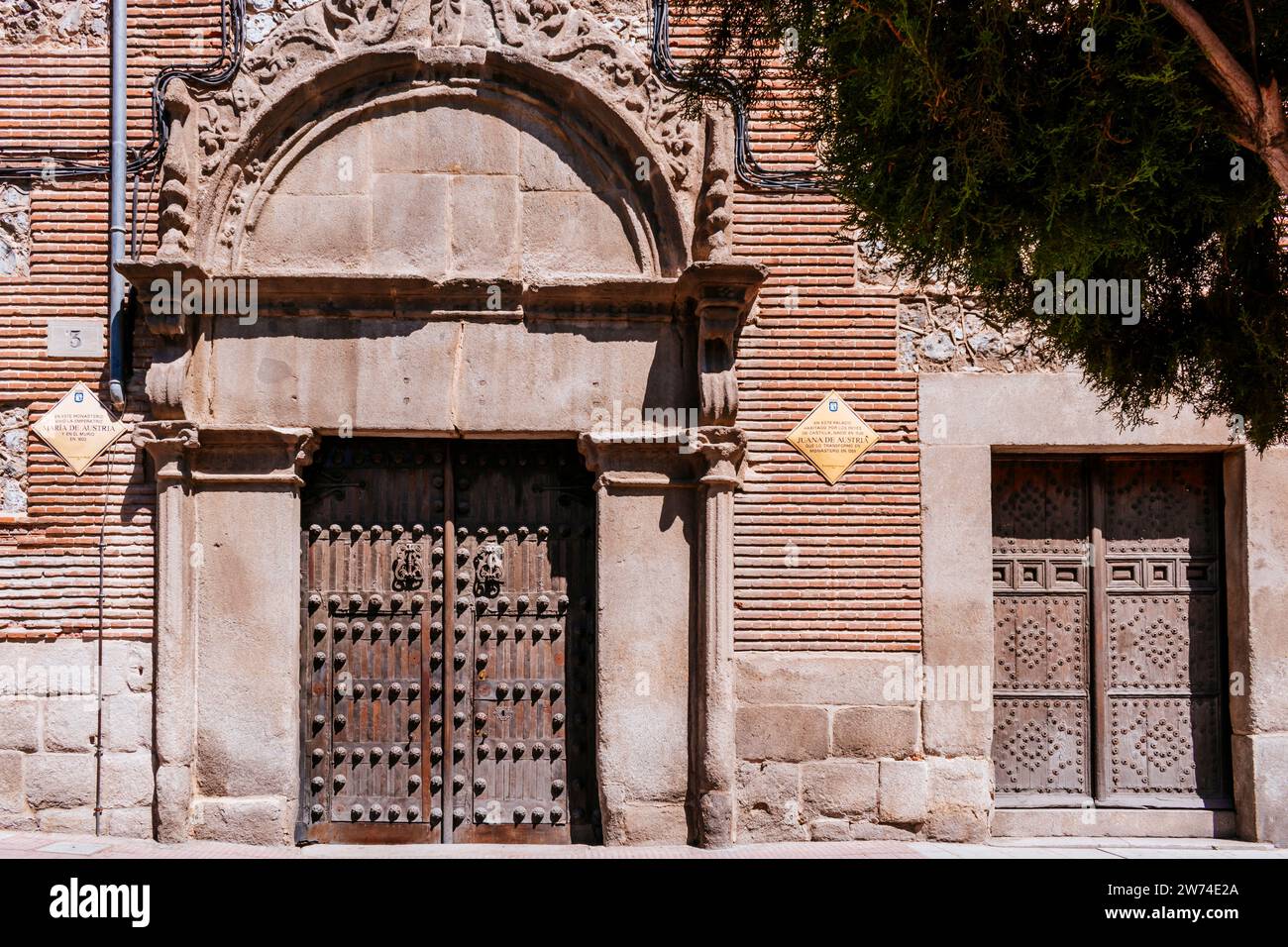 Portale del Convento di Las Descalzas Reales - Monasterio de las Descalzas Reales, è un monastero reale situato a Madrid, ex palazzo. Madrid, Co Foto Stock