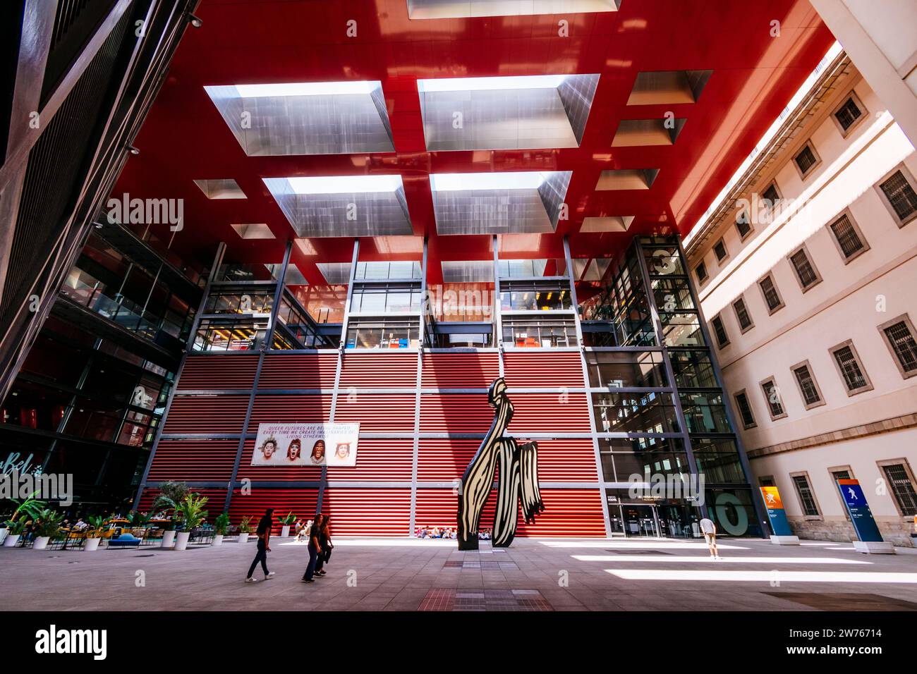Il Museo Nacional Centro de Arte Reina Sofía, Museo Nazionale d'Arte della Regina Sofia, MNCARS, è il museo nazionale spagnolo di arte del XX secolo. Courtya Foto Stock