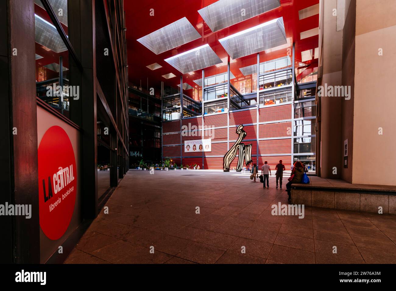 Il Museo Nacional Centro de Arte Reina Sofía, Museo Nazionale d'Arte della Regina Sofia, MNCARS, è il museo nazionale spagnolo di arte del XX secolo. Courtya Foto Stock