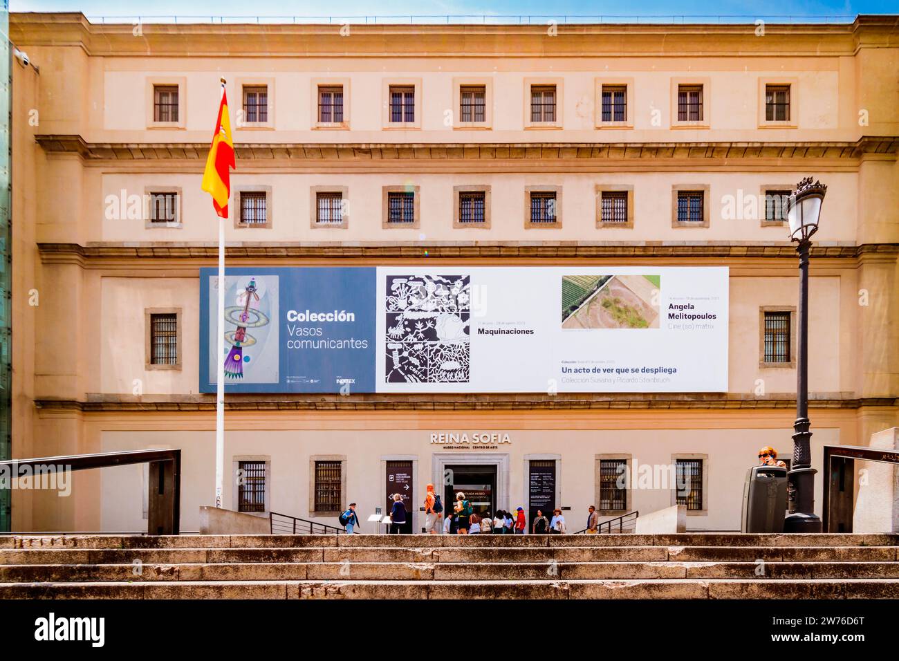 Facciata principale e scala di accesso. Il Museo Nacional Centro de Arte Reina Sofía, il Museo Nazionale d'Arte della Regina Sofia, MNCARS, è il museo nazionale della Spagna Foto Stock