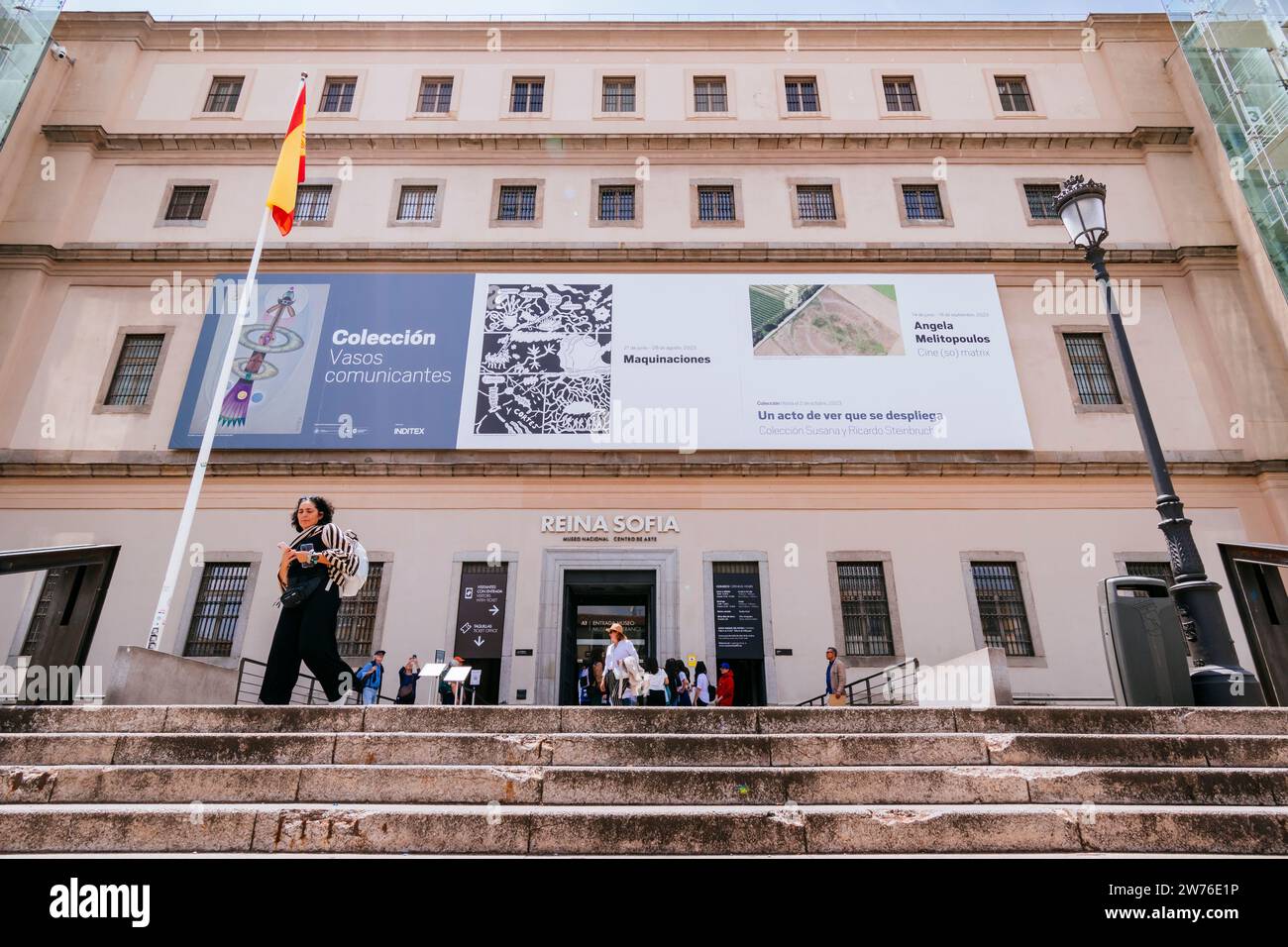 Facciata principale e scala di accesso. Il Museo Nacional Centro de Arte Reina Sofía, il Museo Nazionale d'Arte della Regina Sofia, MNCARS, è il museo nazionale della Spagna Foto Stock