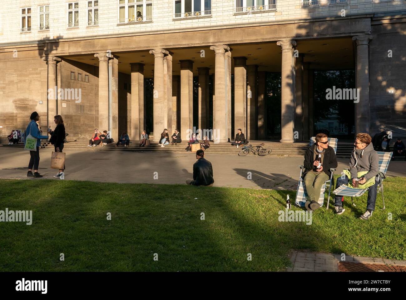 29.09.2018, Germania, Berlino, Berlino - edificio residenziale in stile scarabeo da zucchero dell'epoca della RDT in Franfurter Allee a Friedrichshain (vicino Frankfurter Foto Stock