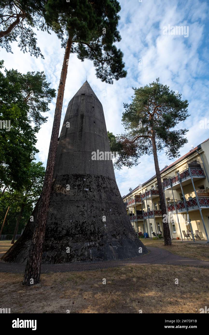 13.08.2022, Germania, Zossen, Brandeburgo - Spitzbunker (rifugio antiaereo, seconda guerra mondiale) vicino al complesso del bunker di Wuensdorf (allora sede del WE Foto Stock