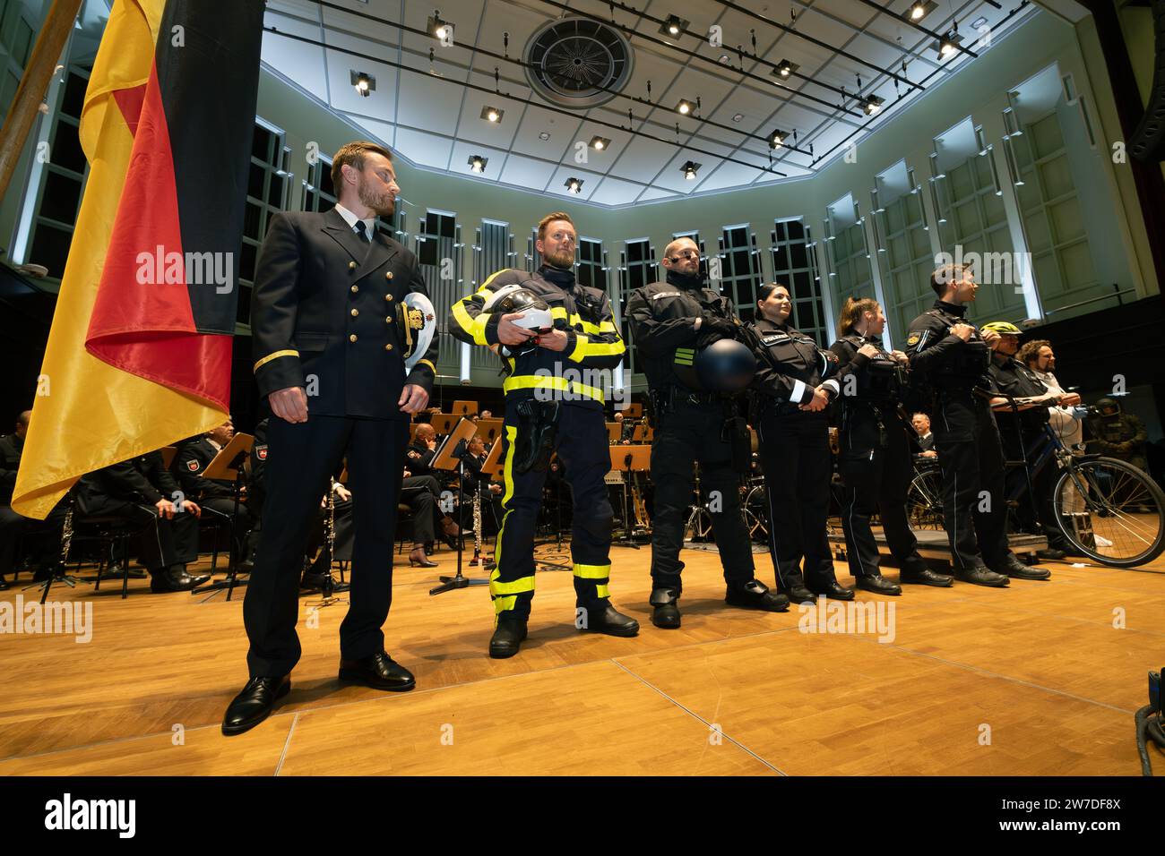 10.05.2023, Germania, Brema, Brema - le forze di polizia si presentano alla cerimonia di giuramento dei commissari incaricati dello Stato di Brema. Foto Stock