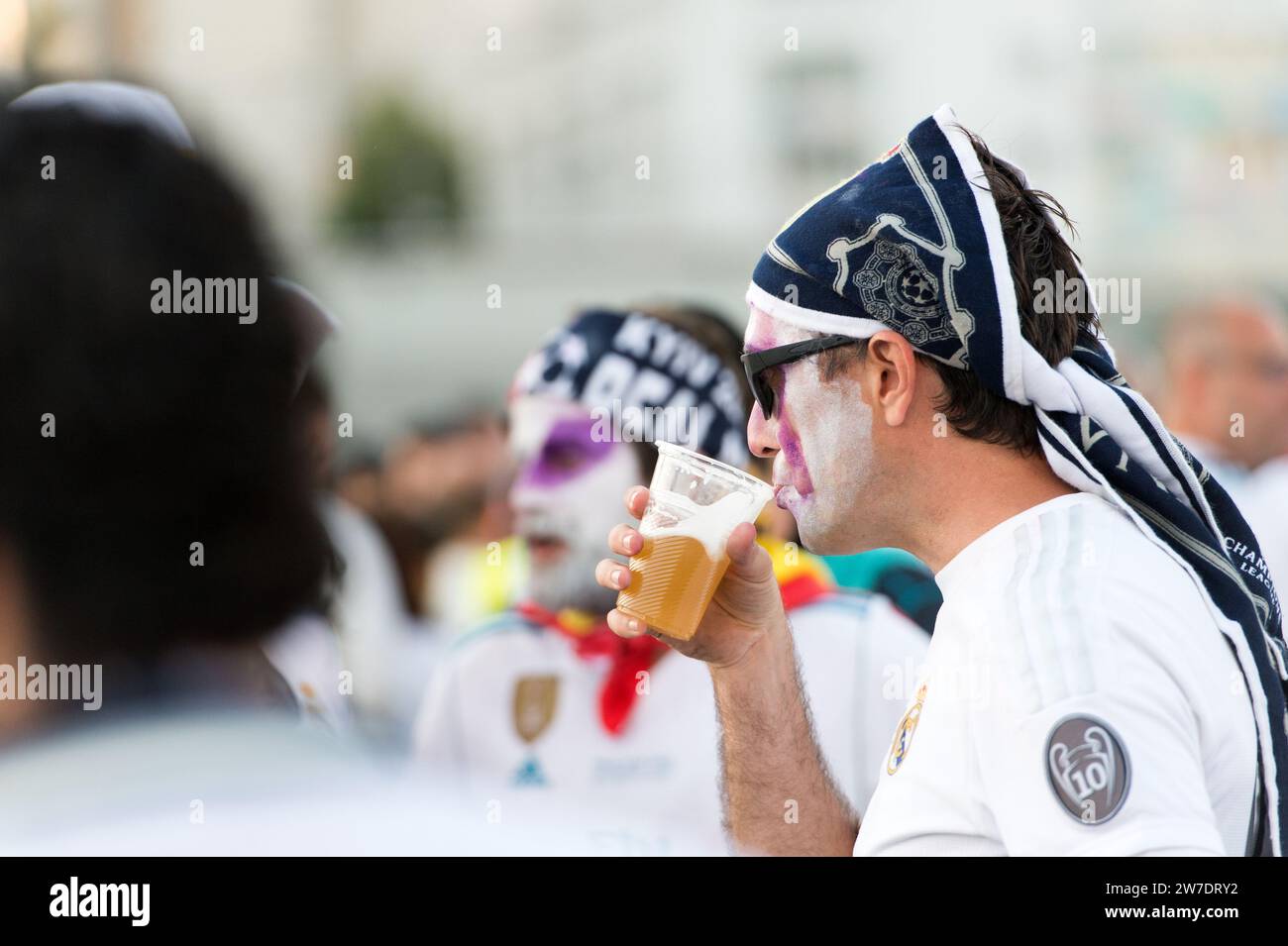 KIEV, UCRAINA - 26 MAGGIO 2018: Tifoso UEFA del Real Madrid e della squadra di calcio del Liverpool prima della finale di campionato UEFA di ligue all'NSC Olympic di kiev Foto Stock