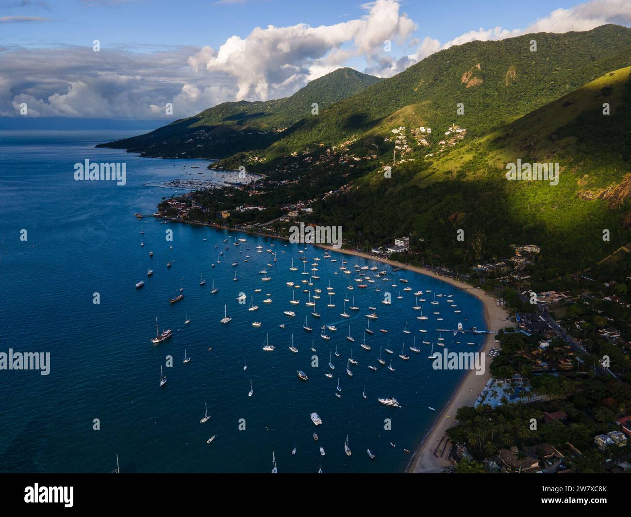 La città costiera di Ilhabela, nel sud-est del Brasile Foto Stock