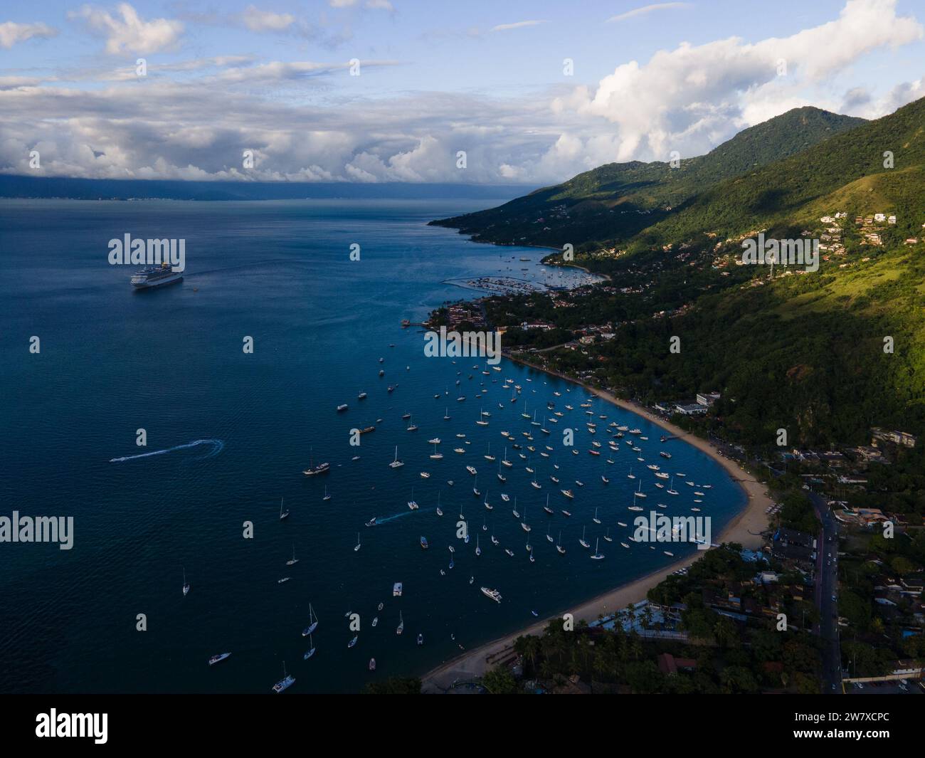 La città costiera di Ilhabela, nel sud-est del Brasile Foto Stock