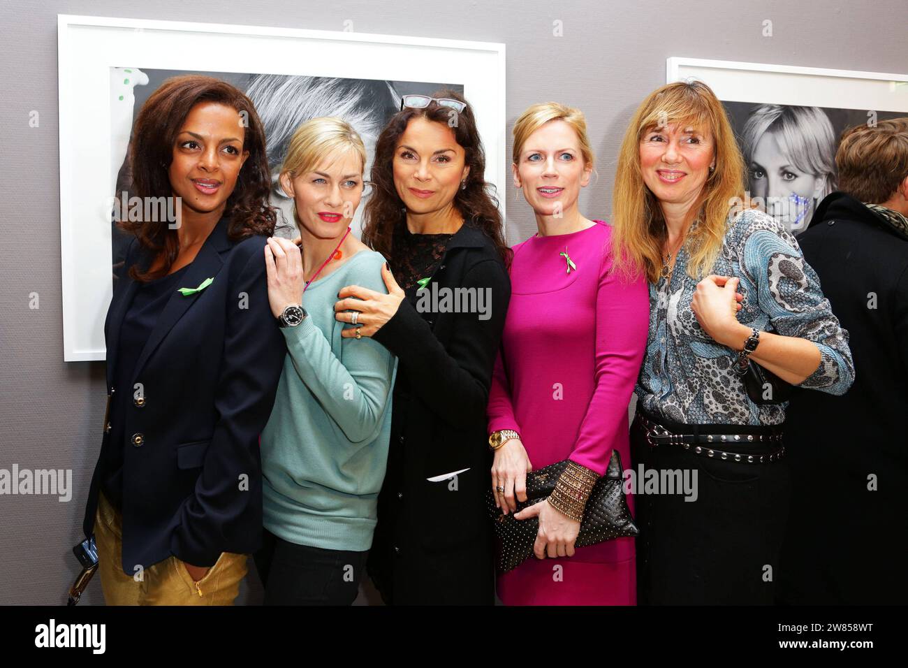 Dennenesch Zoude Gesine Cukrowski Anna von Griesheim Tamara von Nayhauss Maria Koteneva - Kampf gegen Hunger Vernissage - Berlino - 18.10.2012 Berlin Deutschland Germania Copyright: XJamesxColdreyx Foto Stock