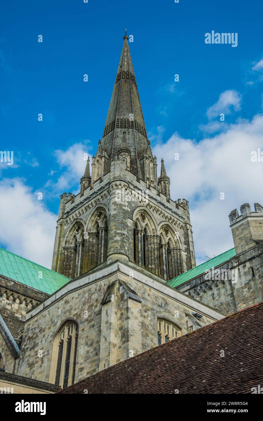 Edificio, architettura, classe colorata, Cattedrale di Chichester, Inghilterra. Foto Stock