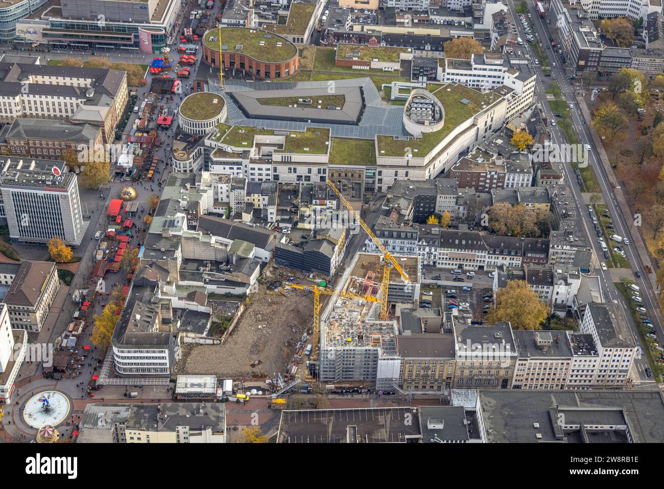 Vista aerea, business center della città, mercatino di Natale nella zona pedonale di Königstraße, centro commerciale Forum Duisburg, cantiere Düsseldorfer Foto Stock