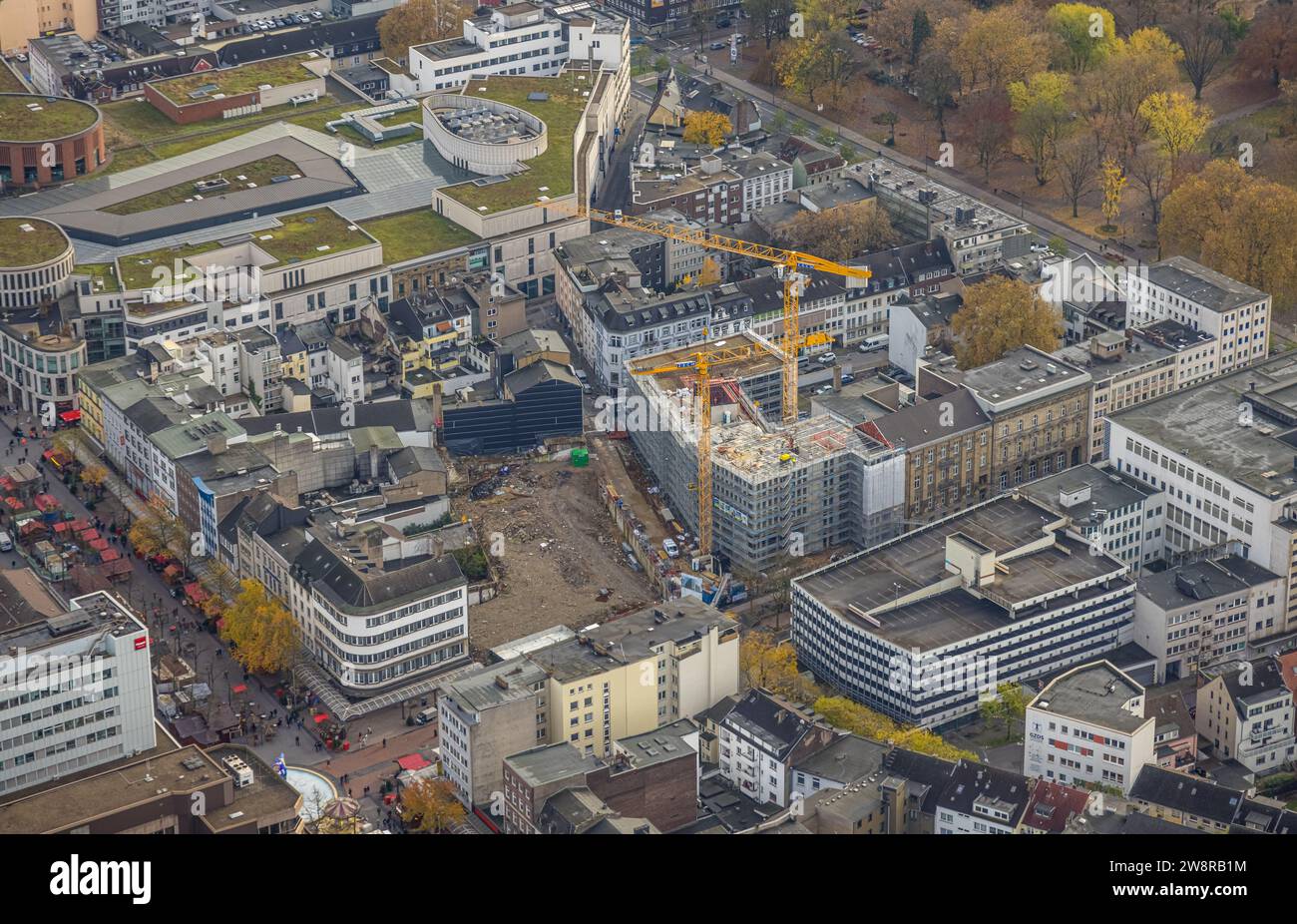 Vista aerea, business center della città, mercatino di Natale nella zona pedonale di Königstraße, centro commerciale Forum Duisburg, cantiere Düsseldorfer Foto Stock