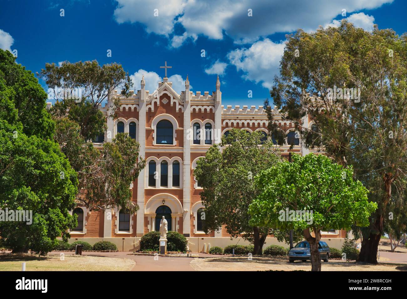 St Ildephonsus College (1913), un tempo collegio per bambini aborigeni e luogo di abusi sui minori, a New Norcia, Australia Occidentale Foto Stock