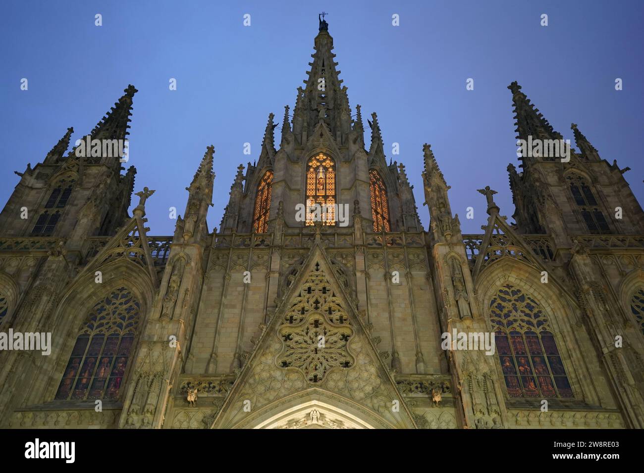 Cattedrale di Barcellona di notte e di mattina presto Foto Stock