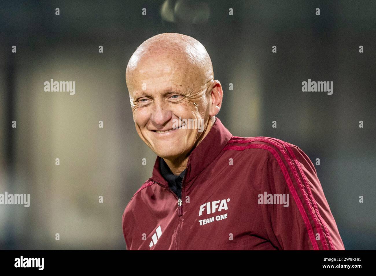 Jeddah, Arabia Saudita. 21 dicembre 2023. Al Ahli Sports Club JEDDAH, ARABIA SAUDITA - 21 DICEMBRE: Pierluigi Collina sorride durante la partita Saudi Legends and World Legends all'al Ahli Sports Club il 21 dicembre 2023 a Jeddah, Arabia Saudita. (Foto di Richard Callis/SPP/) (Richard Callis/SPP) credito: SPP Sport Press Photo. /Alamy Live News Foto Stock