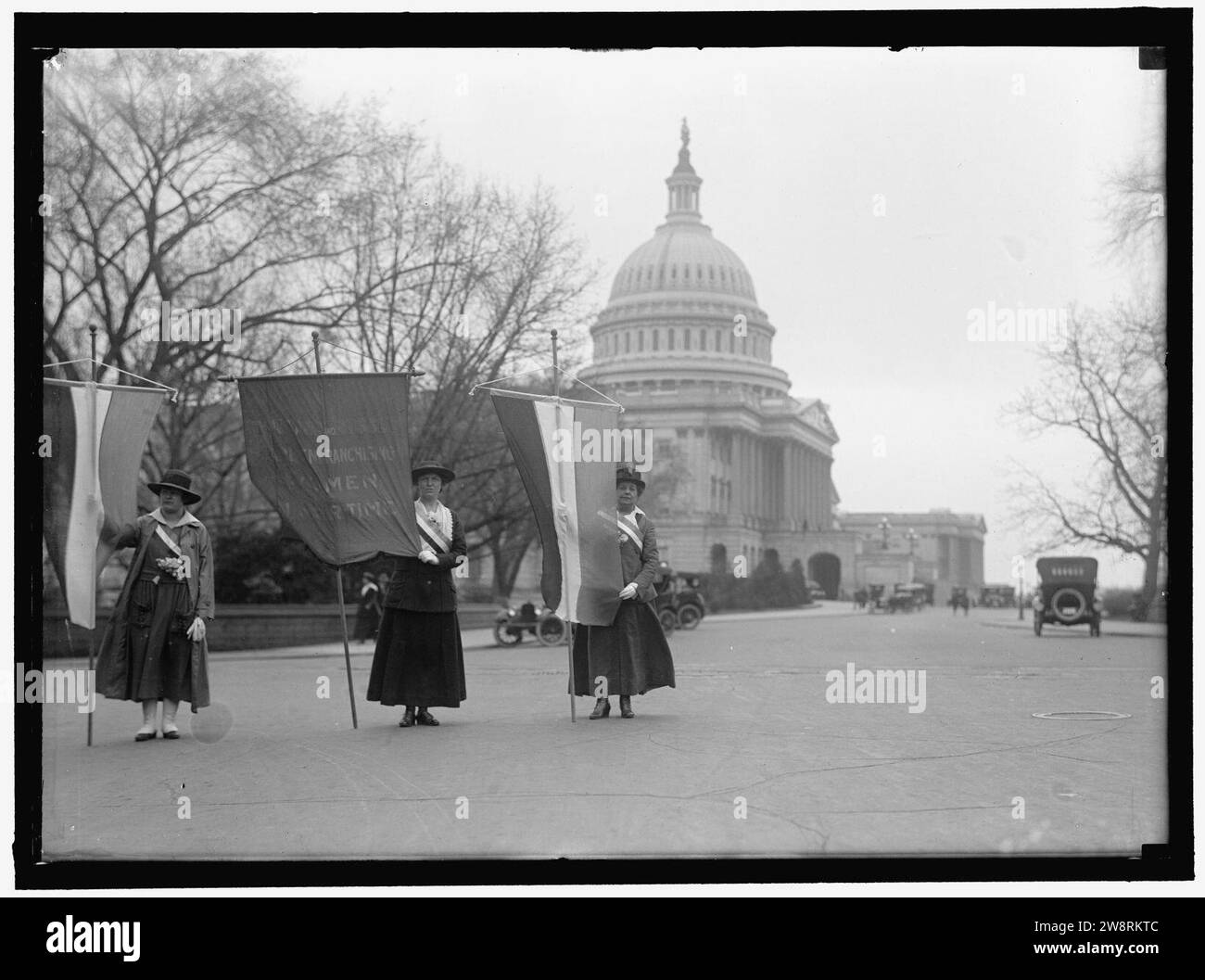 SUFFRAGIO FEMMINILE. PICCHETTAGGIO AL CAMPIDOGLIO - LOIS POTTER OF ST. PAUL, MINNESOTA; ELSIE HILL DI D.C.; MRS. ALDEN POTTER DI ST. PAUL Foto Stock