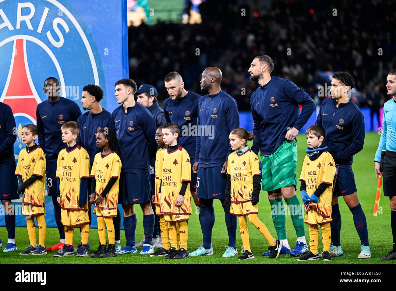 Parigi, Francia. 20 dicembre 2023. Gianluigi Donnarumma e la squadra PSG durante la partita di calcio di Ligue 1 tra il Paris Saint-Germain PSG e il FC Metz al Parc des Princes di Parigi, in Francia, il 20 dicembre 2023. Crediti: Victor Joly/Alamy Live News Foto Stock